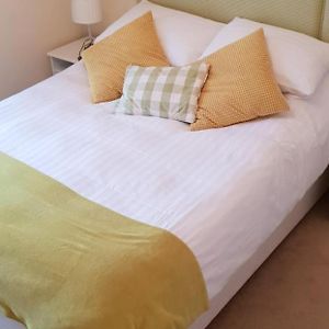 Chambre Lit King-Size avec Accès aux Personnes Handicapées